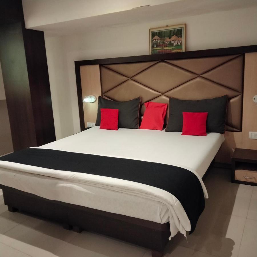 Hotel Everest Navi Mumbai Eksteriør bilde