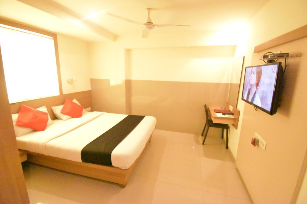 Hotel Everest Navi Mumbai Eksteriør bilde